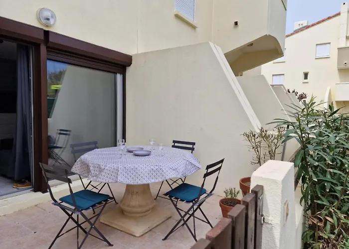Appartement studio de 18 m2 et une terrasse de 9 m2 en rez-de chaussée entièrement refait à neuf avec accès direct à la plage