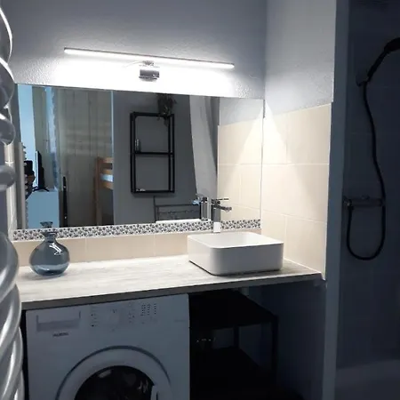 Appartement studio de 18 m2 et une terrasse de 9 m2 en rez-de chaussée entièrement refait à neuf avec accès direct à la plage Marseillan  Exterior foto