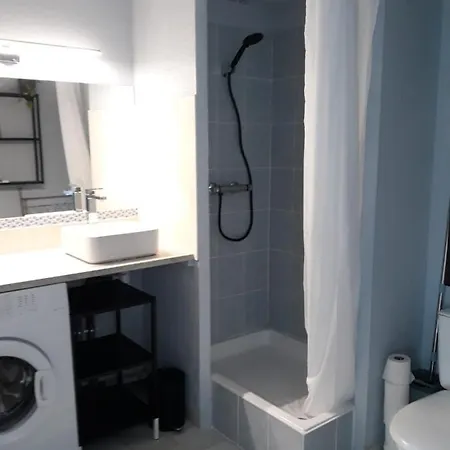 Appartement studio de 18 m2 et une terrasse de 9 m2 en rez-de chaussée entièrement refait à neuf avec accès direct à la plage Marseillan  Exterior foto