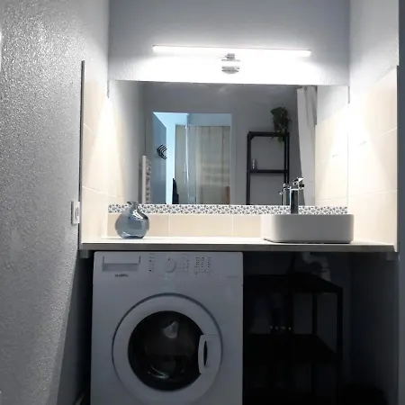 Appartement studio de 18 m2 et une terrasse de 9 m2 en rez-de chaussée entièrement refait à neuf avec accès direct à la plage Marseillan  Exterior foto