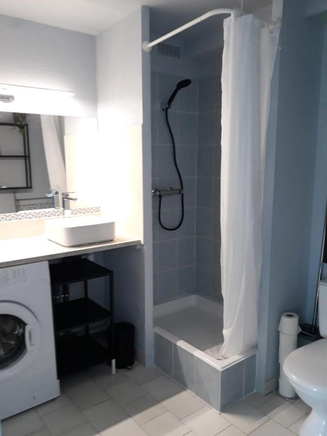 Appartamento De 18 M2 Et Terrasse De 9 M2 En Rez-de Chaussée Entièrement Refait à Neuf Avec Accès Direct à La *
