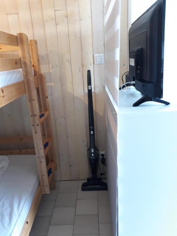 De 18 M2 Et Terrasse De 9 M2 En Rez-de Chaussée Entièrement Refait à Neuf Avec Accès Direct à La Appartamento