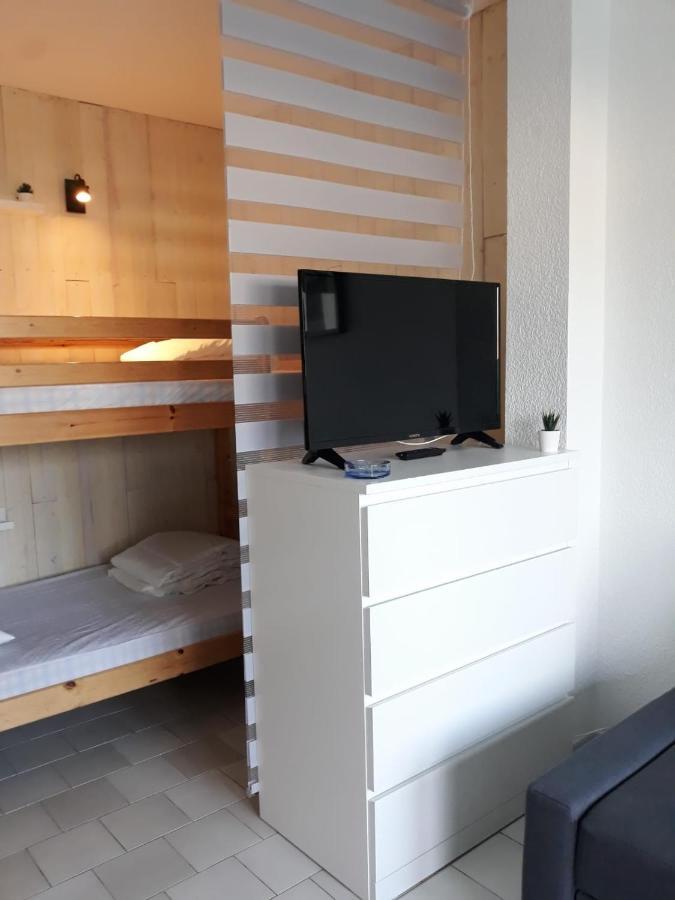De 18 M2 Et Terrasse De 9 M2 En Rez-de Chaussée Entièrement Refait à Neuf Avec Accès Direct à La * Marseillan (Herault)